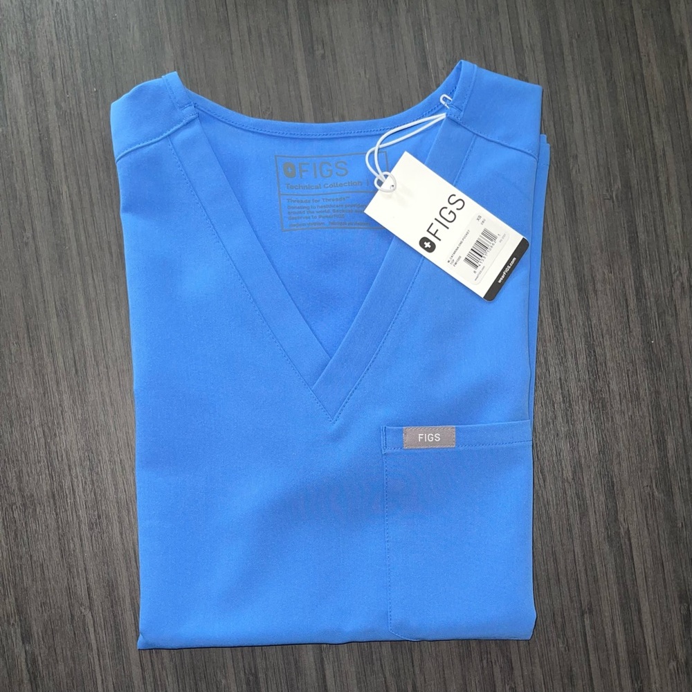 FIGS Catarina One Pocket Scrub Top - NEW WITH TAGS!